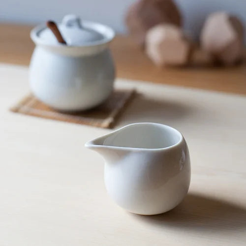 テッシュ アンテーク 汁次 tish antique milk pitcher white