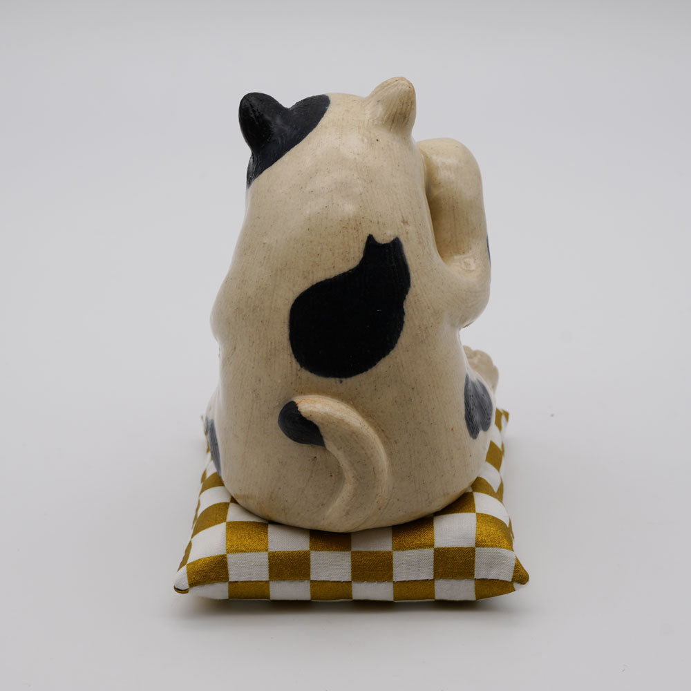 【ま工房　牧田亮】　招き猫 座布団付き｜Makobo Studio Makoto Makita – Lucky Cat Figurine with Cushion｜Ma工房 牧田亮 陶瓷招財貓 附坐墊