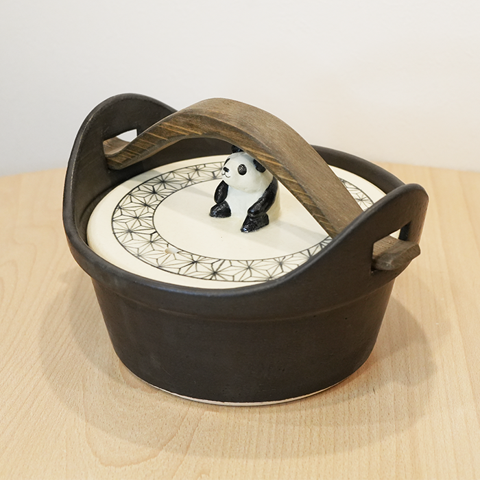 Donabe by Makoto Makita panda rid wood handle ceramic stew pot/牧田亮　パンダ土鍋　French Bulldog rid wood handle ceramic stew pot　Donabe　 (コピー)