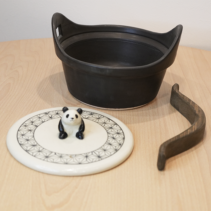 Donabe by Makoto Makita panda rid wood handle ceramic stew pot/牧田亮　パンダ土鍋　French Bulldog rid wood handle ceramic stew pot　Donabe　 (コピー)
