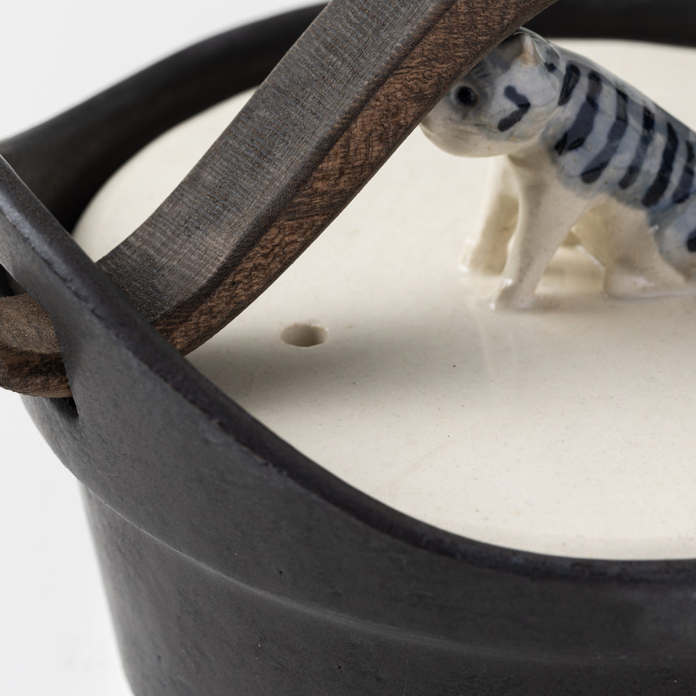 牧田亮　猫土鍋　cat rid wood handle ceramic stew pot　Donabe　